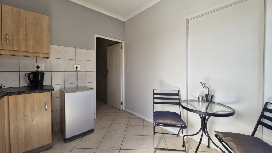 5 Bedroom Property for Sale in Middedorp Western Cape